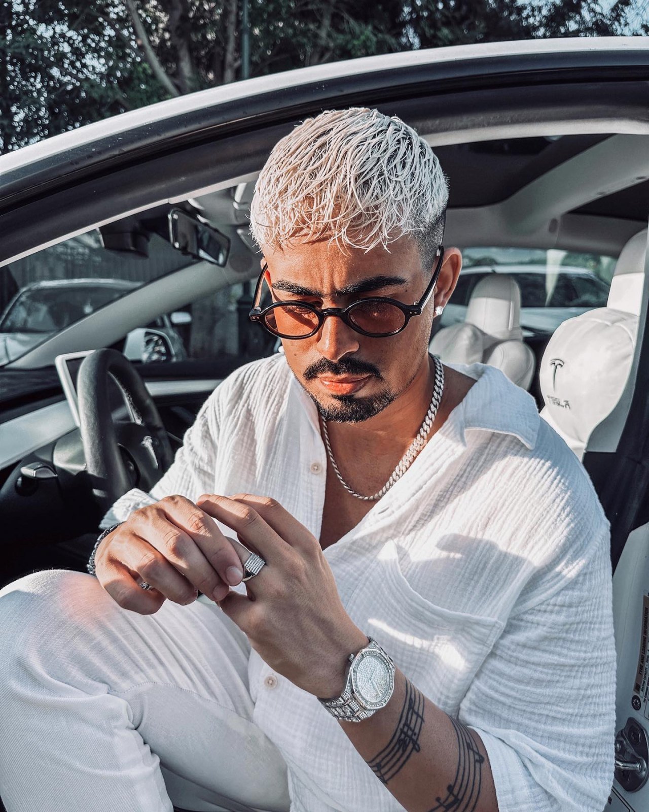 אוראל סספורטס · תמונות · portrait tesla